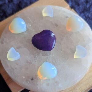 ☮️ Deep PurpLe CrystaL Heart ☪️ OpaLite MiNi puff Hearts on Round SeLenite pLate